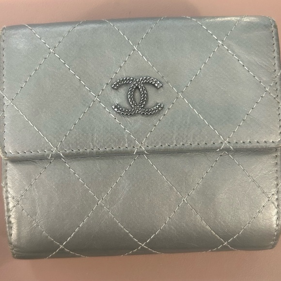 SOLD ***** CLOSET SALE ****** BARGAIN CHANEL WALLET 💕 - Picture 1 of 8
